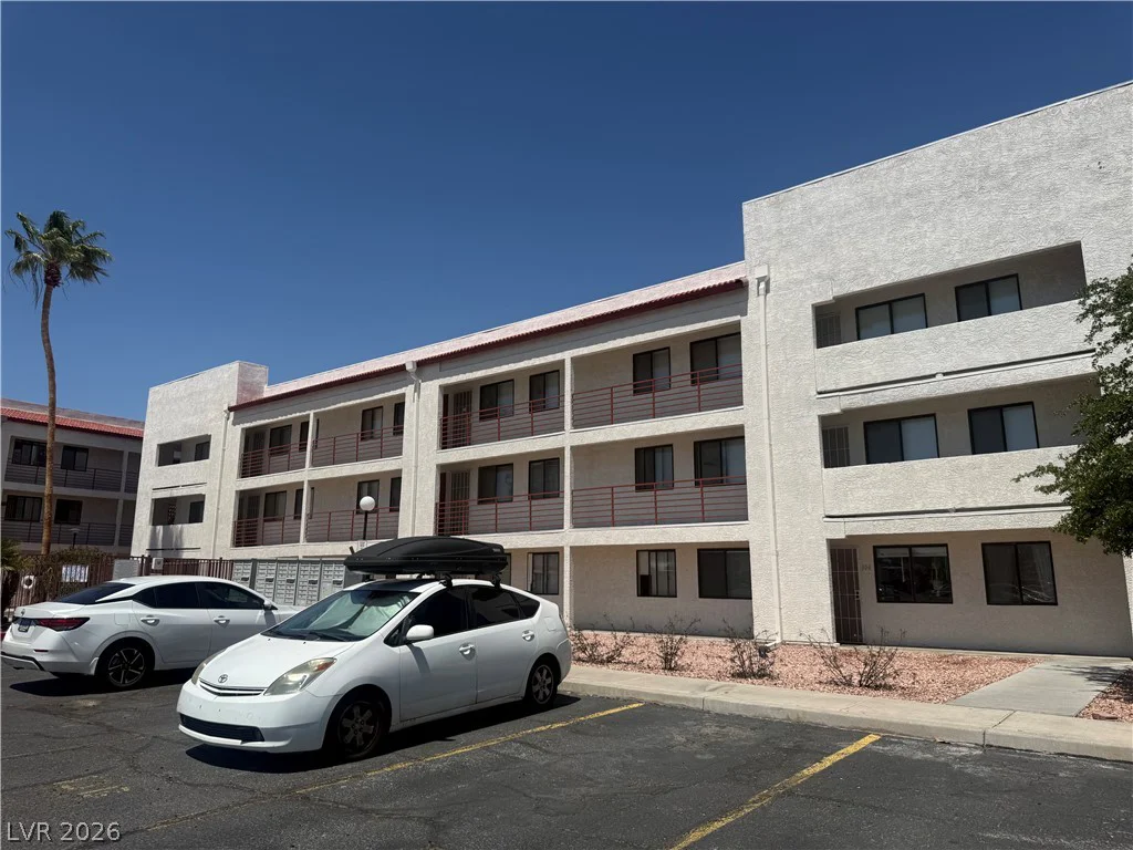 1381 University, Las Vegas, NV 89119
