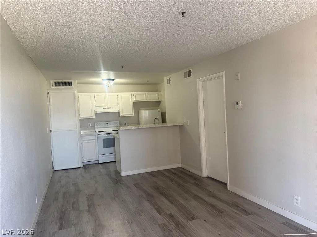 1381 University, Las Vegas, NV 89119