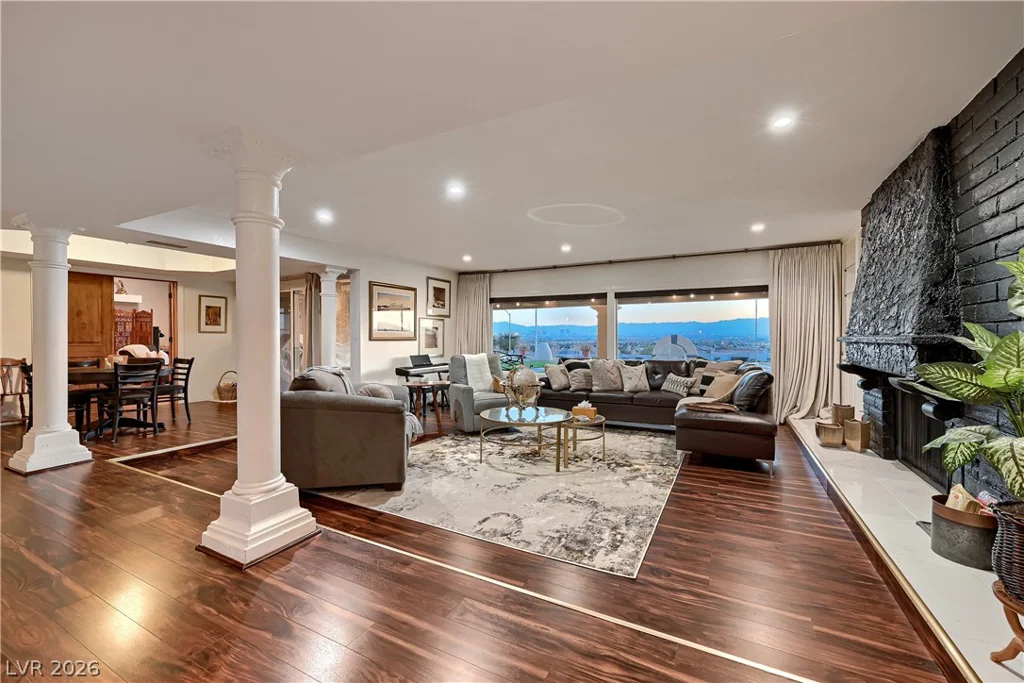 1027 Sidehill, Las Vegas, NV 89110