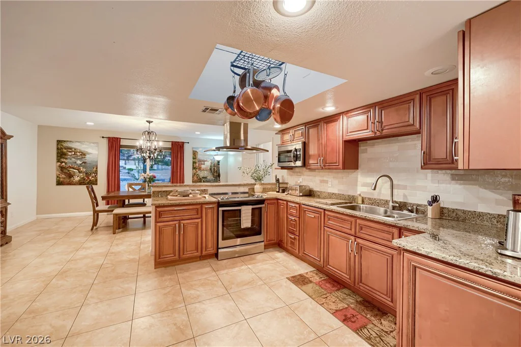 1027 Sidehill, Las Vegas, NV 89110