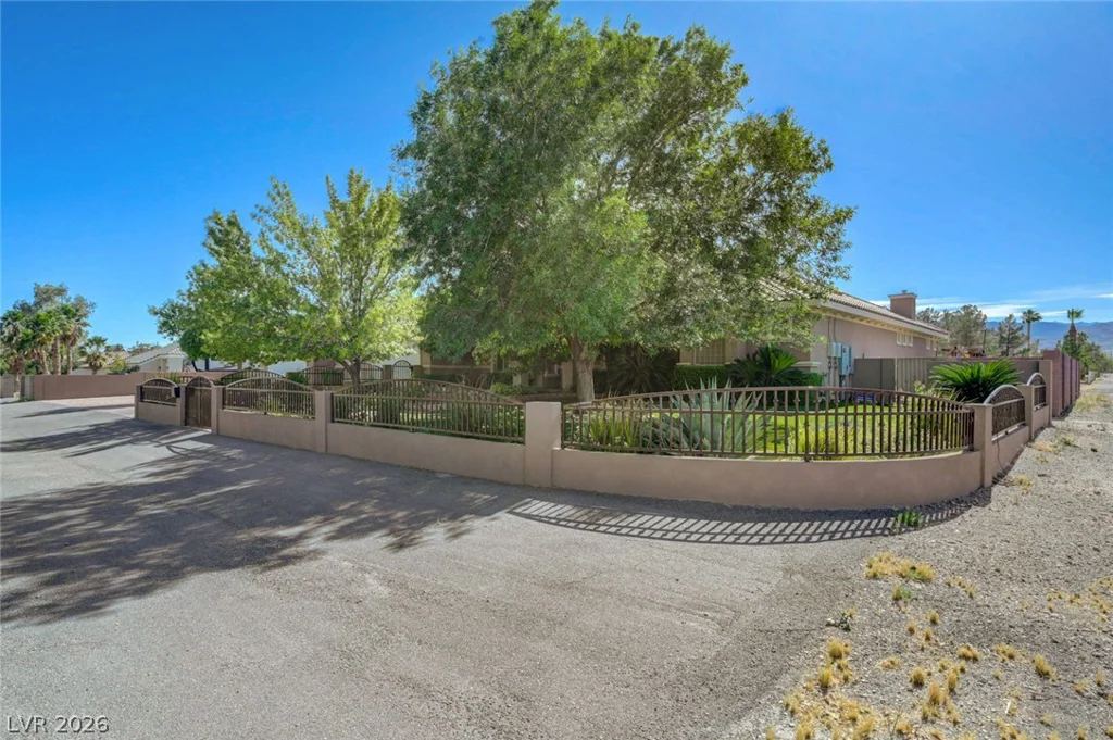 4885 Pioneer, Las Vegas, NV 89149