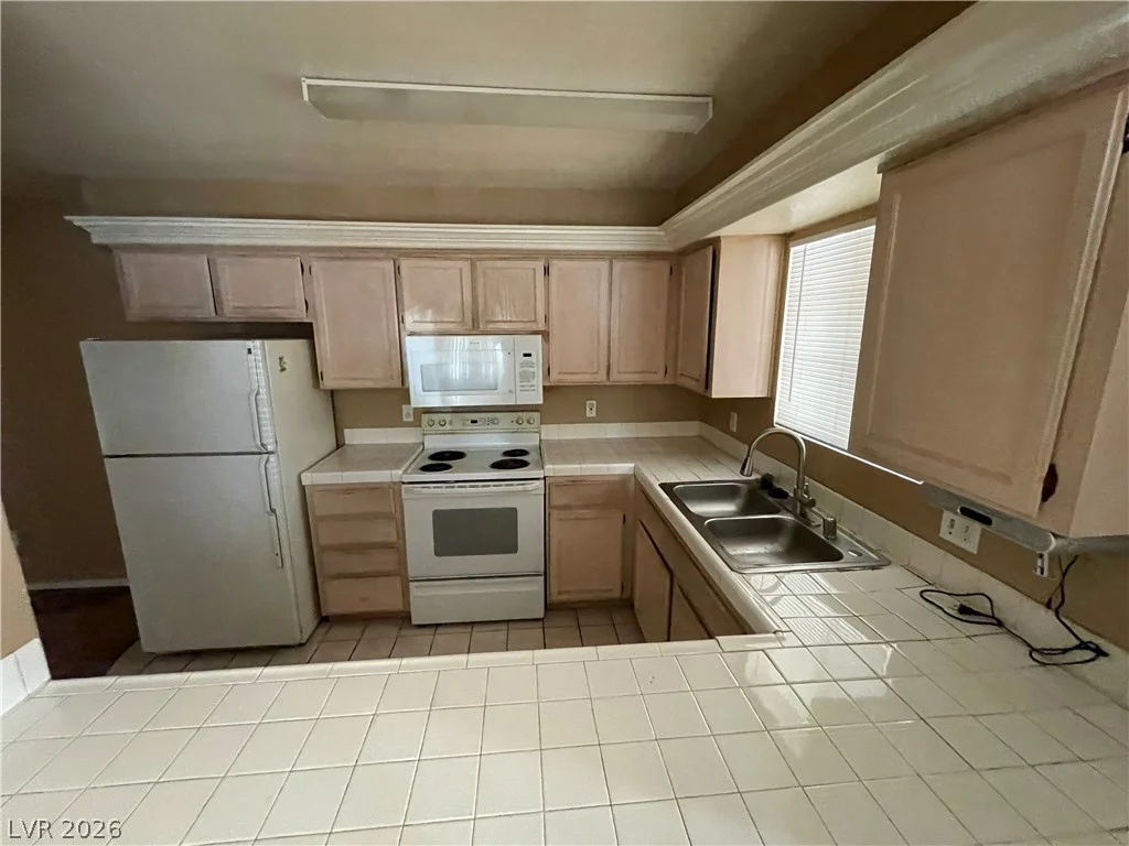 2725 Nellis, Las Vegas, NV 89121