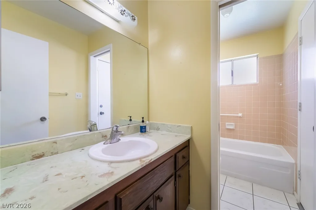 3649 Maria, Las Vegas, NV 89121