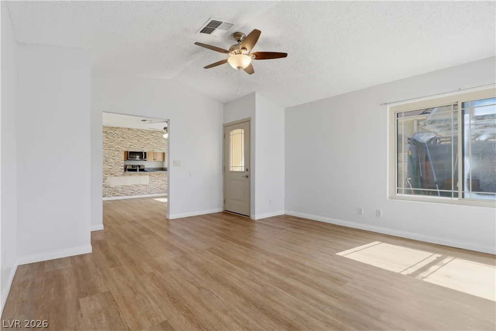 6811 Mangrum, Las Vegas, NV 89103