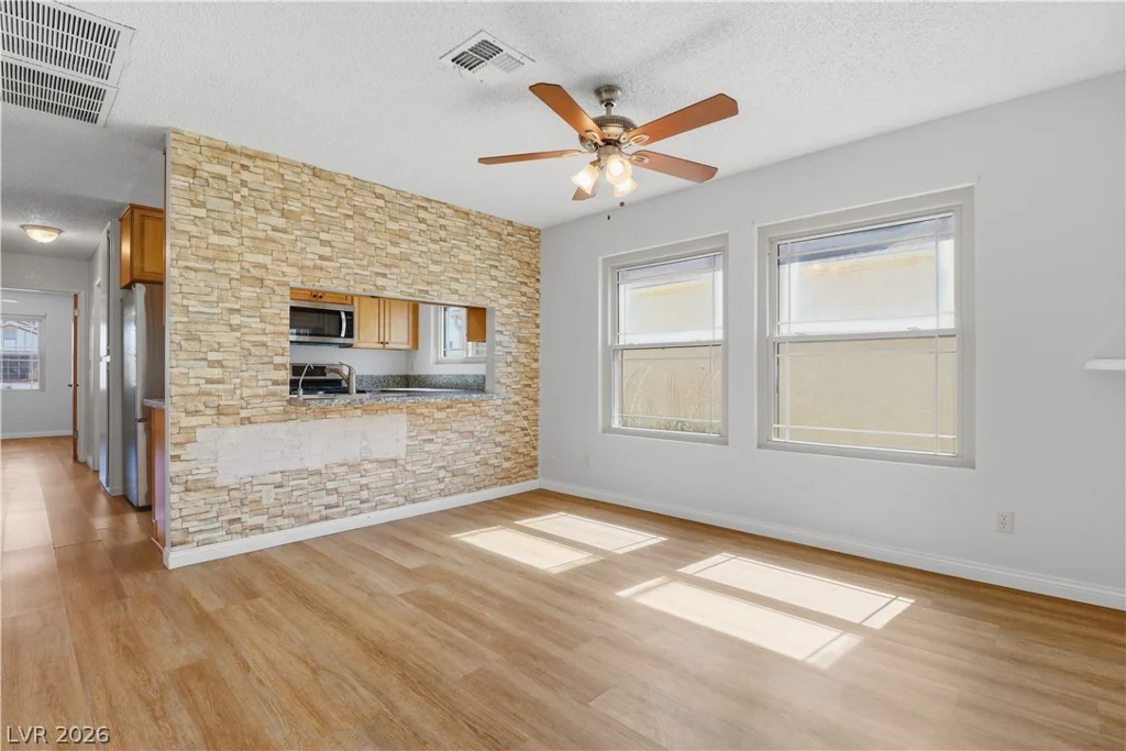6811 Mangrum, Las Vegas, NV 89103