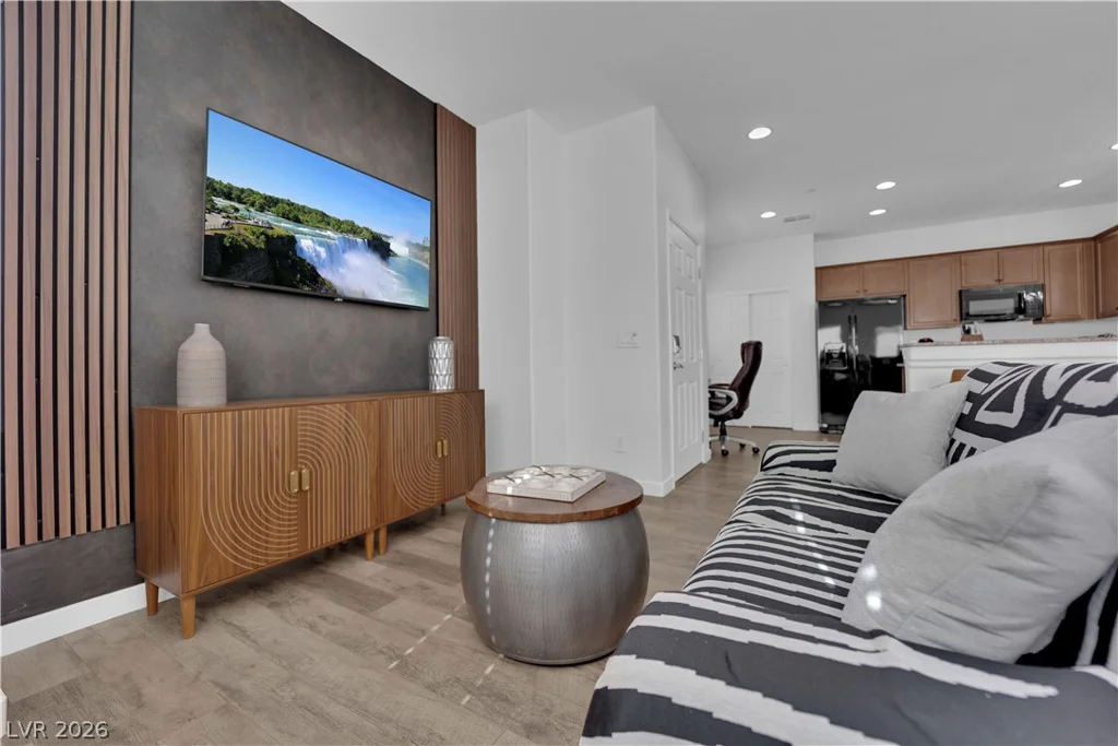 6489 Burns Allen, Las Vegas, NV 89122