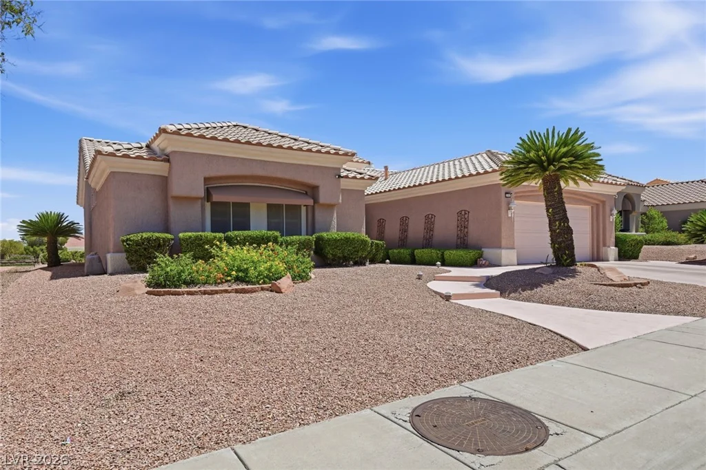 2908 Castle Bar, Las Vegas, NV 89134