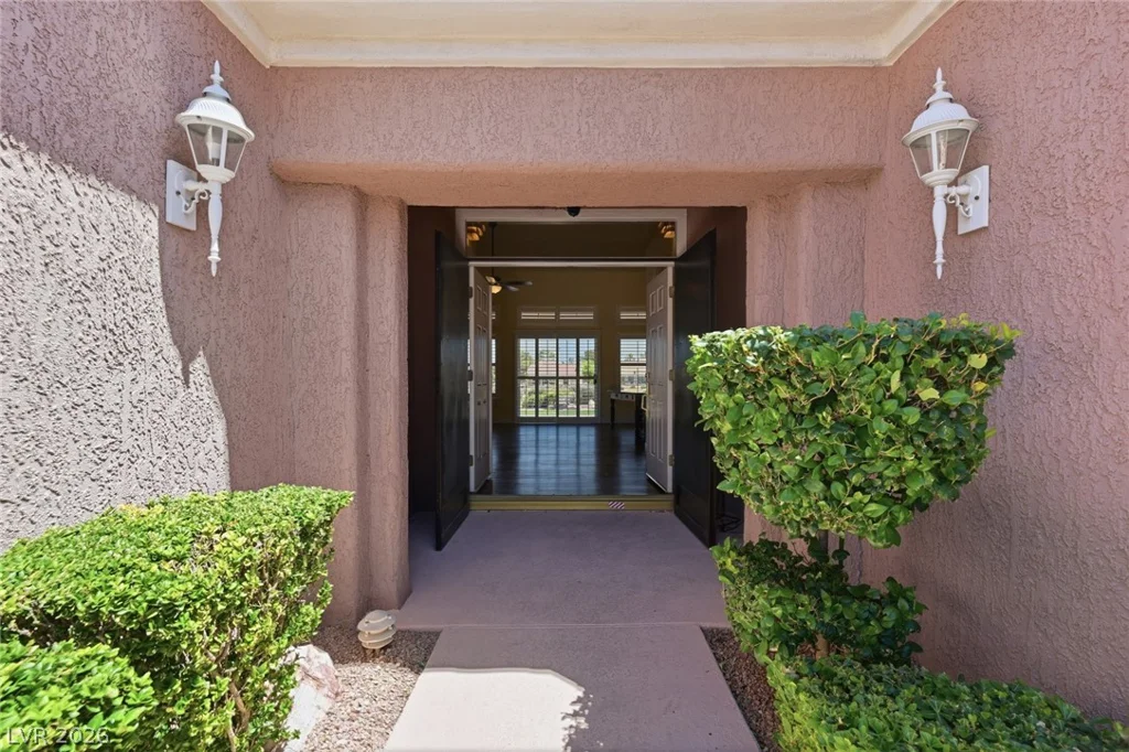 2908 Castle Bar, Las Vegas, NV 89134