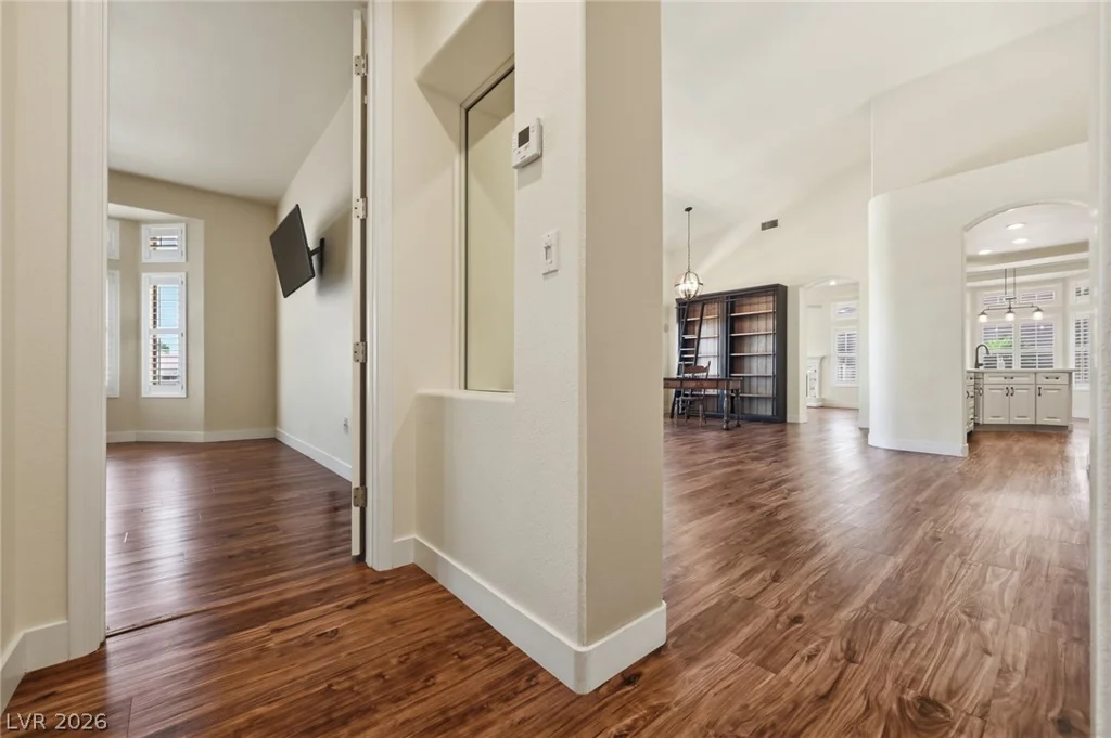2908 Castle Bar, Las Vegas, NV 89134