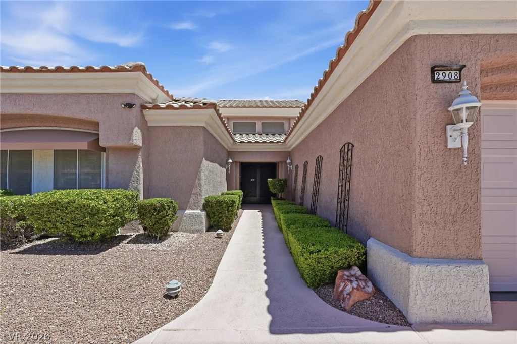 2908 Castle Bar, Las Vegas, NV 89134