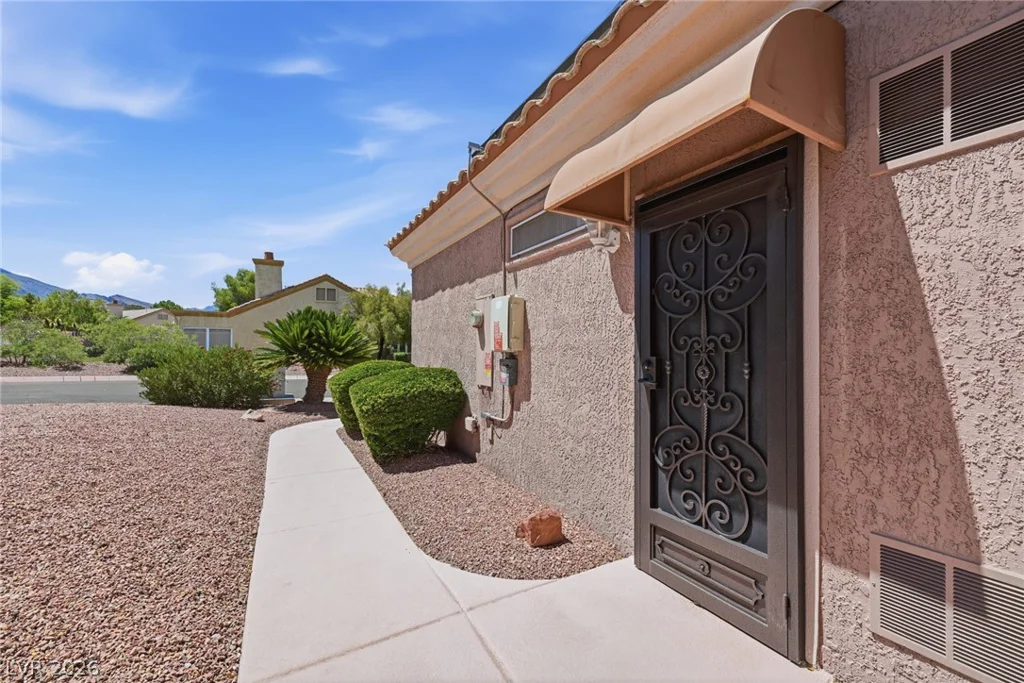 2908 Castle Bar, Las Vegas, NV 89134