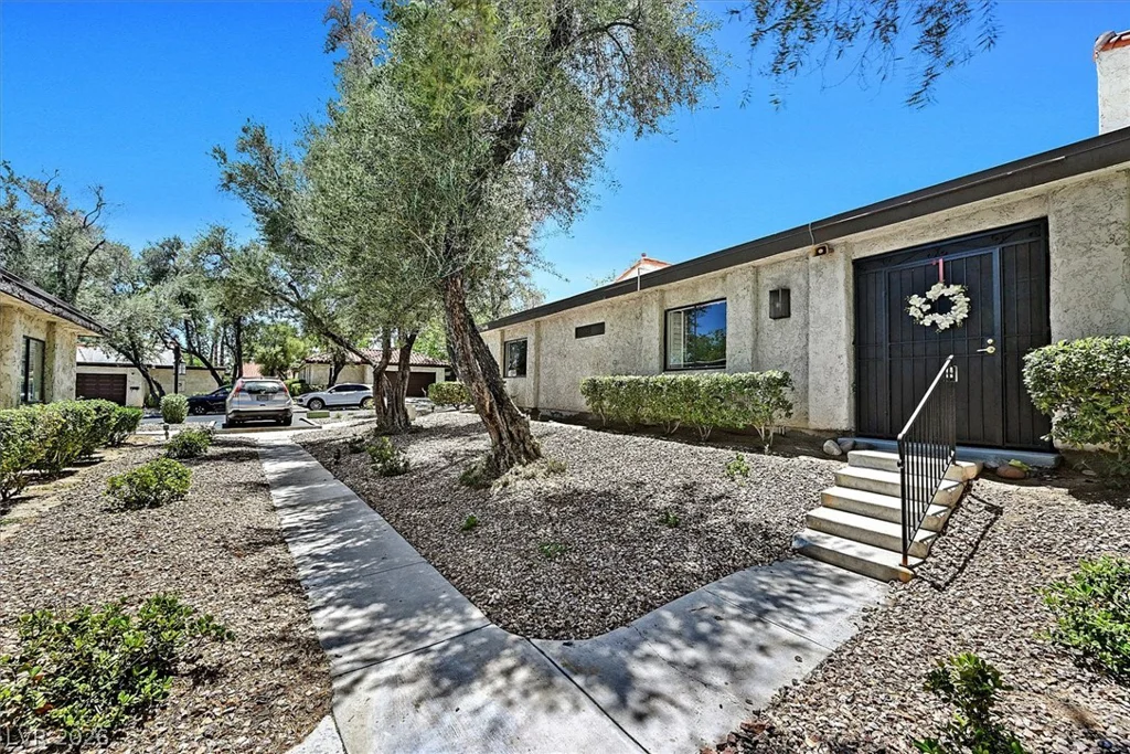 2450 El Paseo, Las Vegas, NV 89121