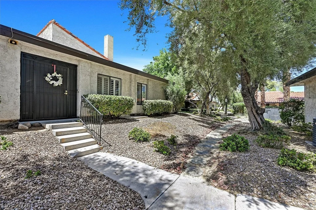 2450 El Paseo, Las Vegas, NV 89121