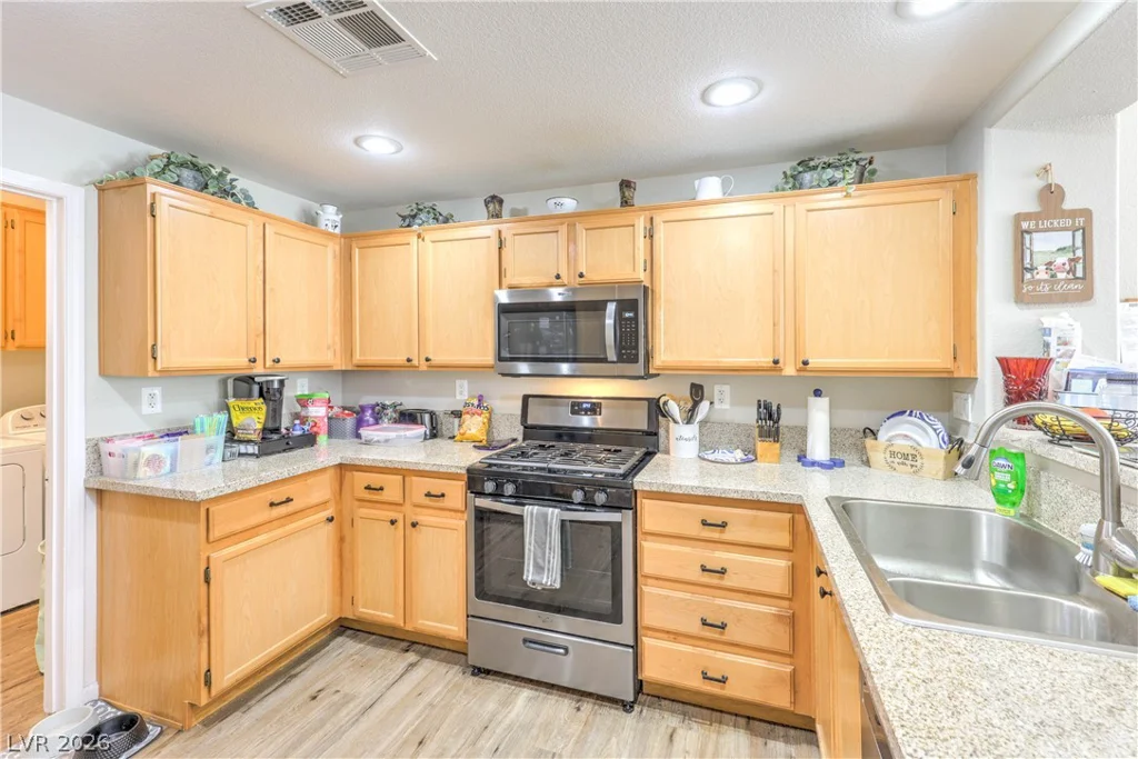 10200 Deerfield Beach, Las Vegas, NV 89129