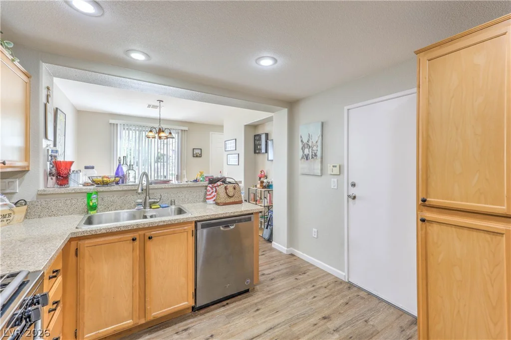 10200 Deerfield Beach, Las Vegas, NV 89129