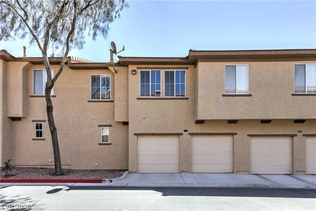 10200 Deerfield Beach, Las Vegas, NV 89129