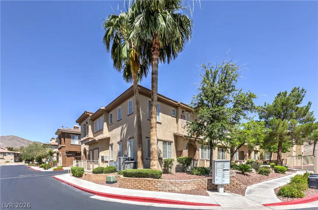 10200 Deerfield Beach, Las Vegas, NV 89129