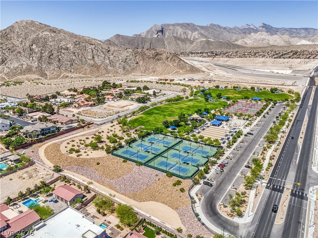 10200 Deerfield Beach, Las Vegas, NV 89129