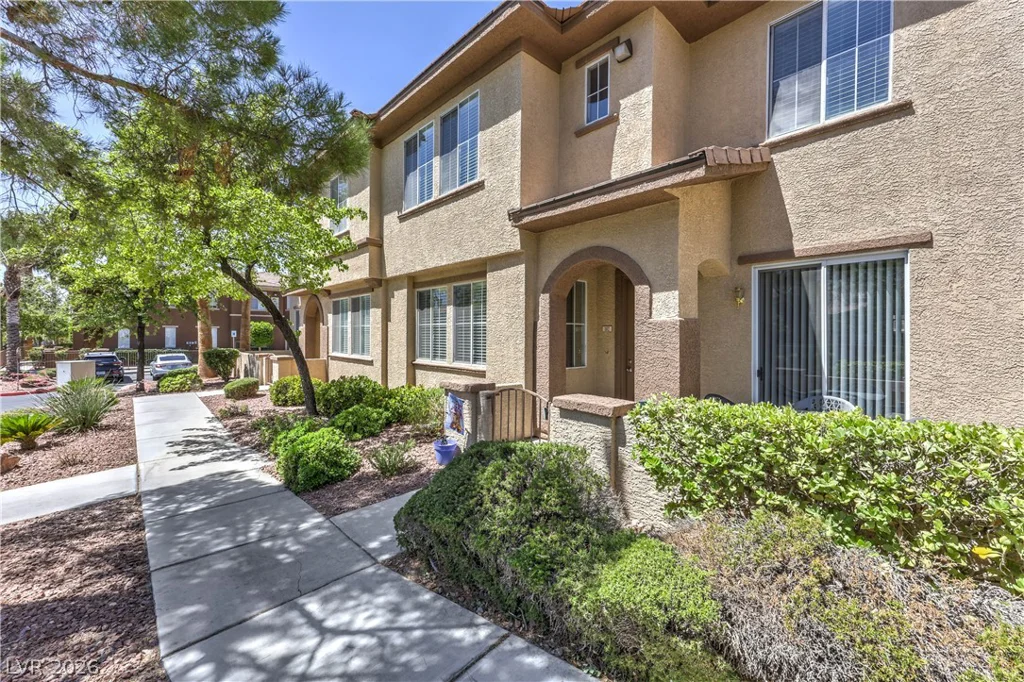 10200 Deerfield Beach, Las Vegas, NV 89129