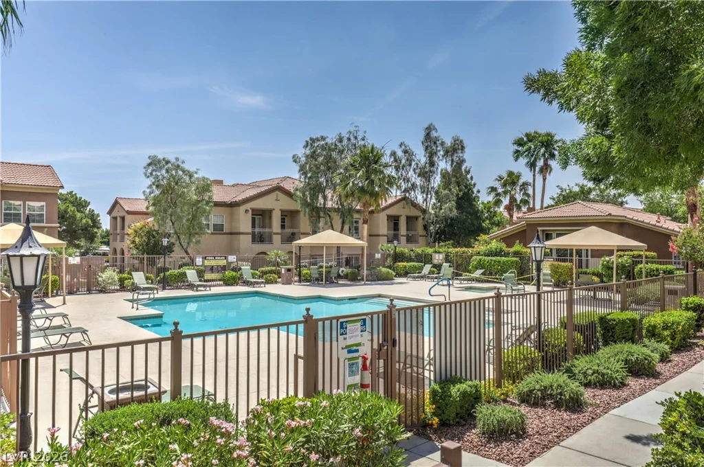10200 Deerfield Beach, Las Vegas, NV 89129