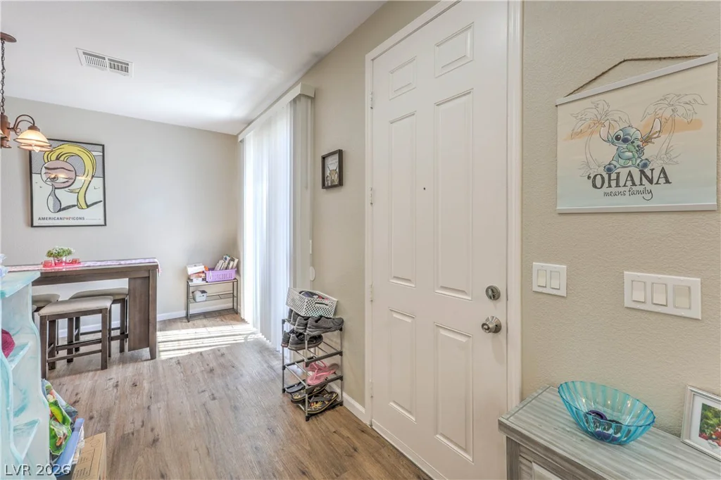 10200 Deerfield Beach, Las Vegas, NV 89129