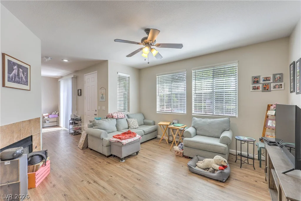 10200 Deerfield Beach, Las Vegas, NV 89129