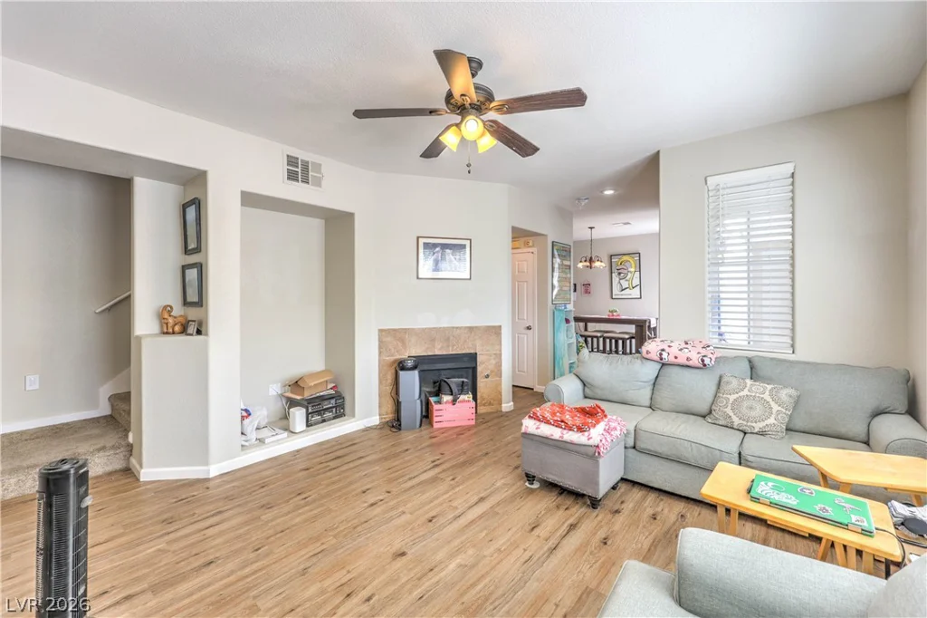 10200 Deerfield Beach, Las Vegas, NV 89129