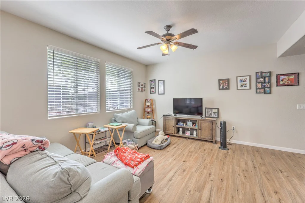 10200 Deerfield Beach, Las Vegas, NV 89129