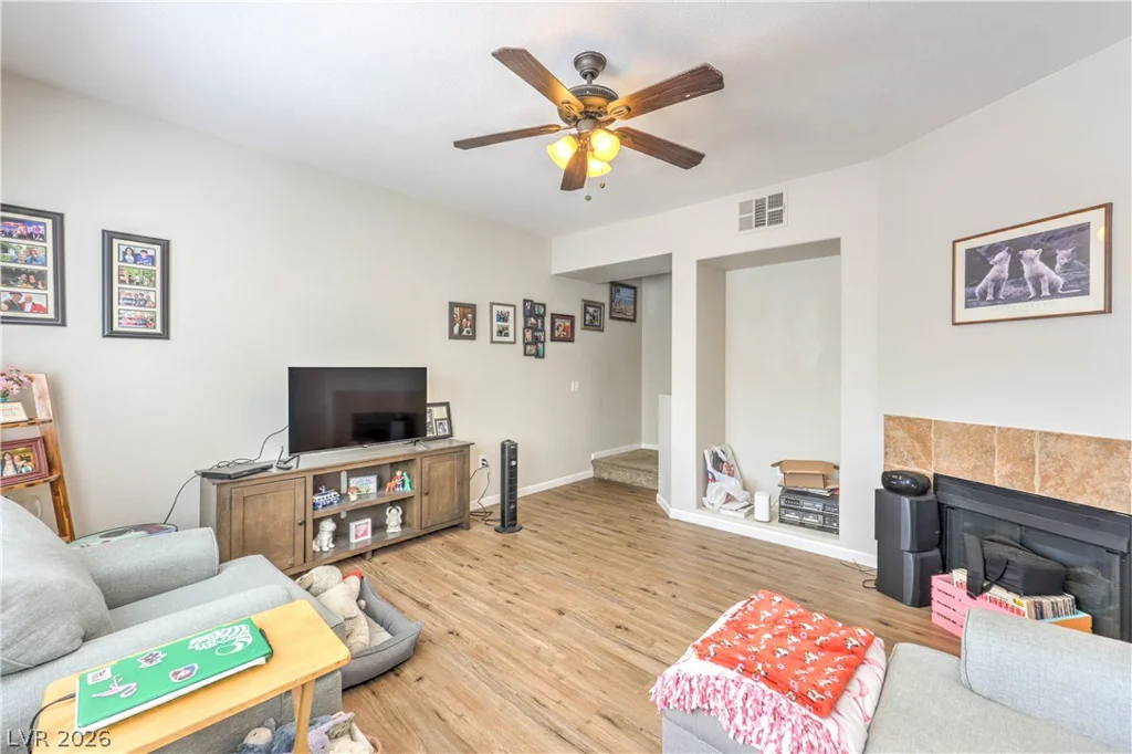 10200 Deerfield Beach, Las Vegas, NV 89129