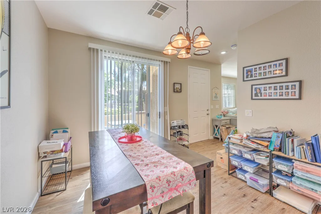 10200 Deerfield Beach, Las Vegas, NV 89129