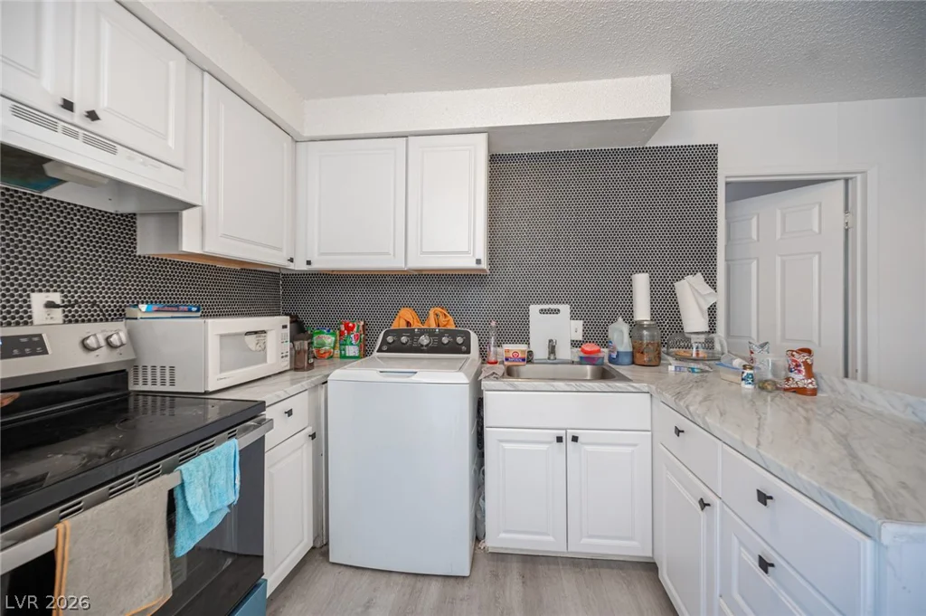 2937 Stewart, Las Vegas, NV 89101