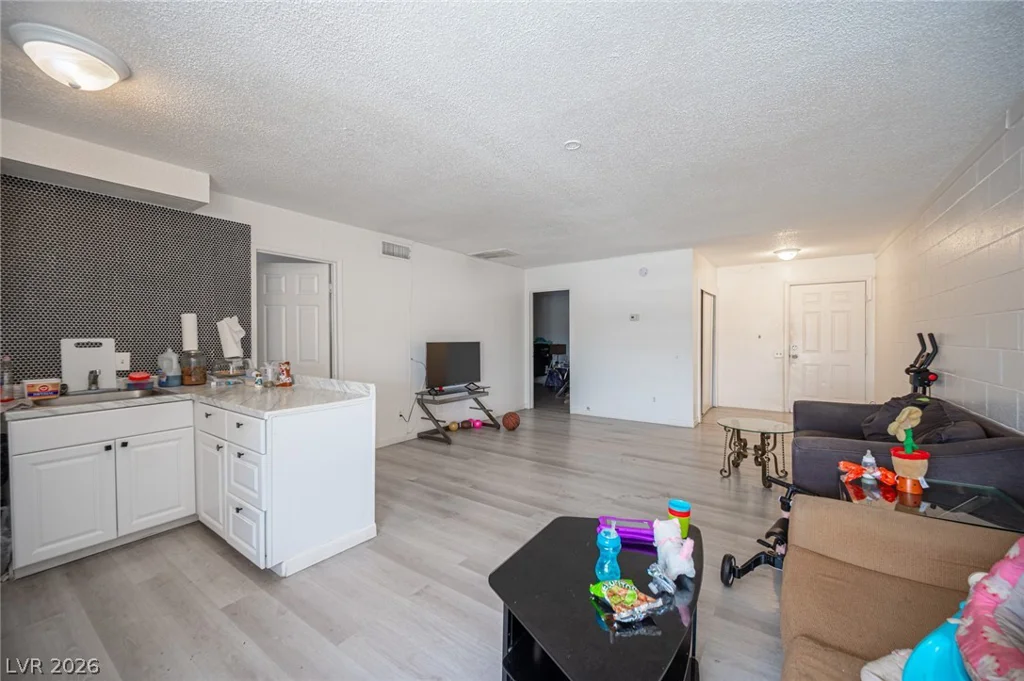 2937 Stewart, Las Vegas, NV 89101