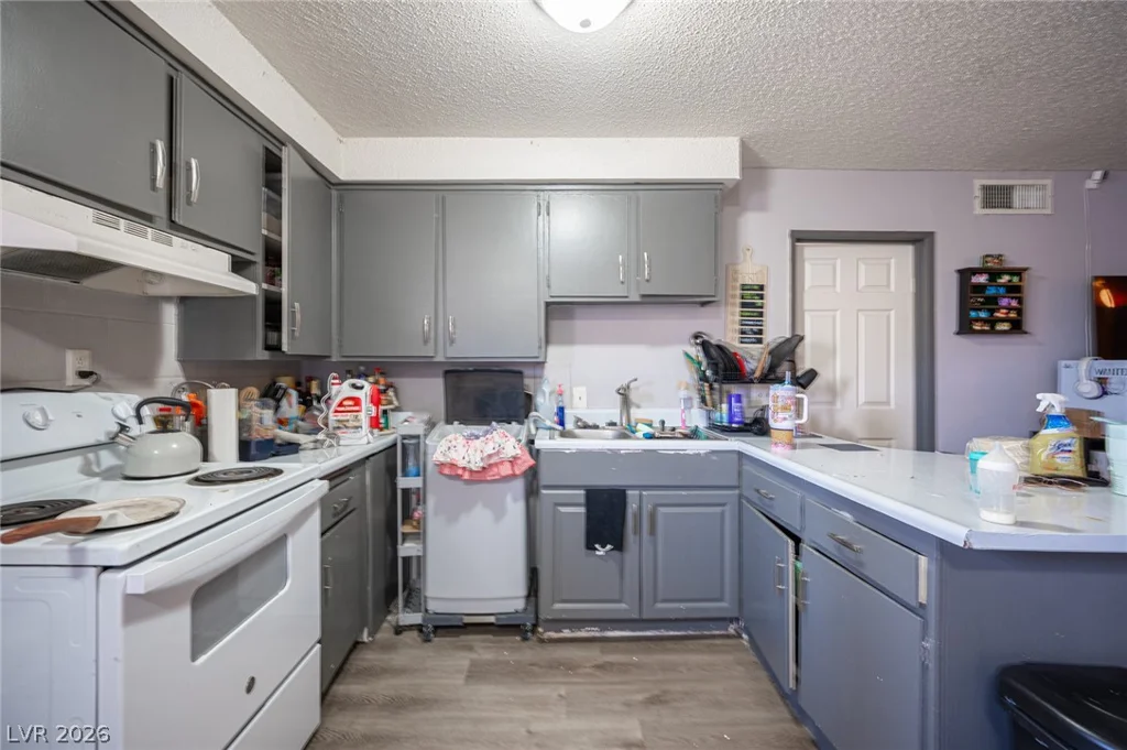 2937 Stewart, Las Vegas, NV 89101