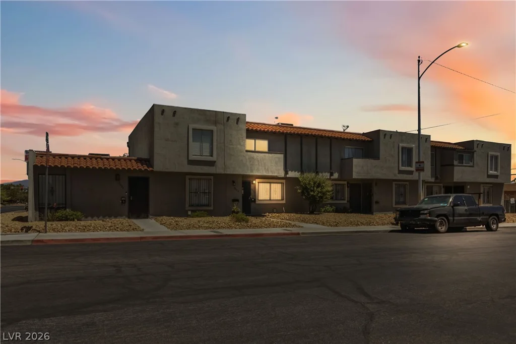 6024 Pebble Beach, Las Vegas, NV 89108