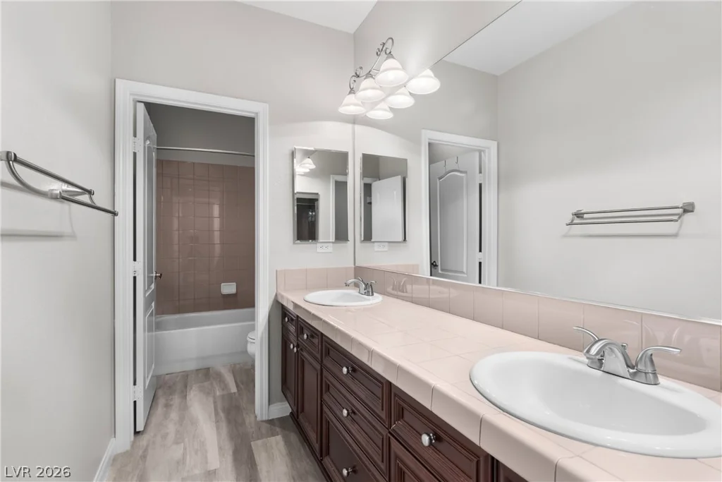 9335 Enchanted Grove, Las Vegas, NV 89149