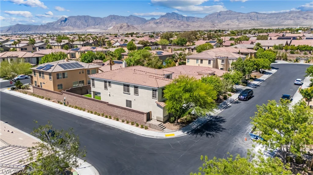 9335 Enchanted Grove, Las Vegas, NV 89149