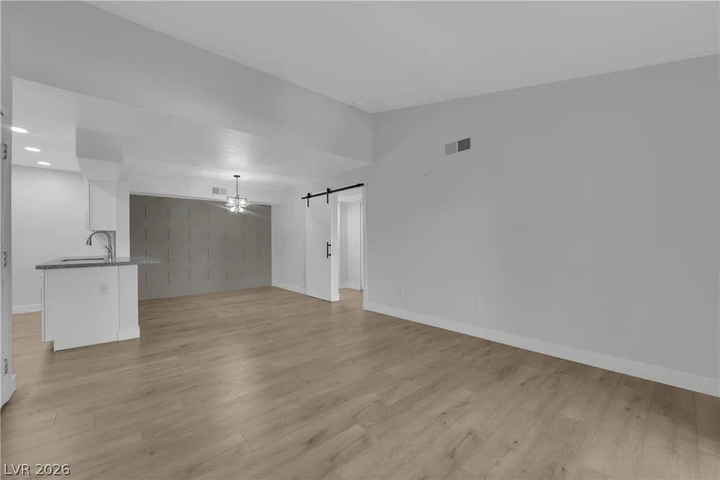 8101 Flamingo, Las Vegas, NV 89147