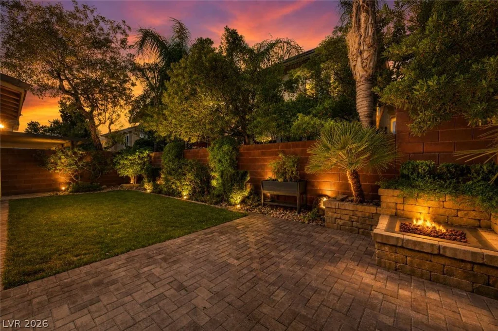 10501 Winter Grass, Las Vegas, NV 89135