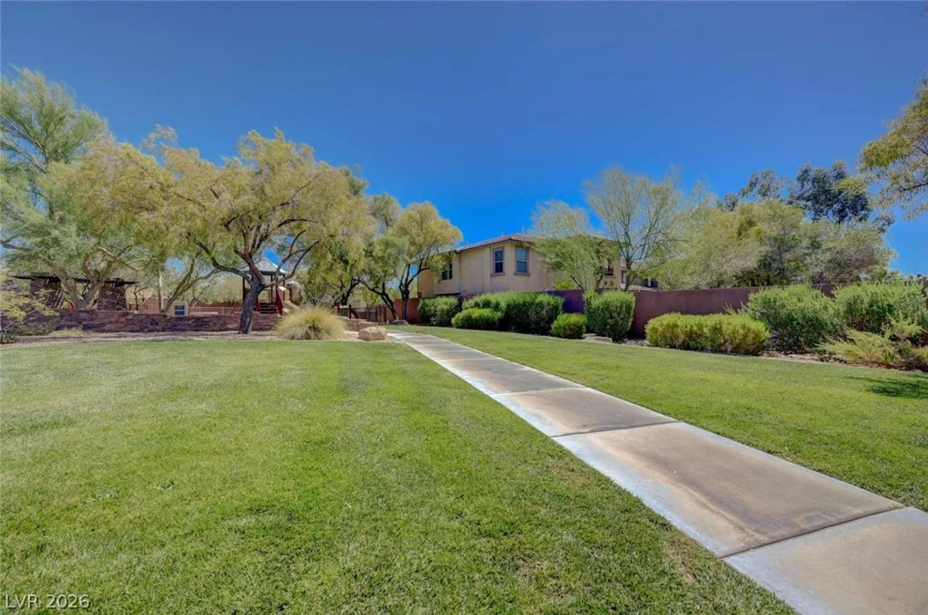 10501 Winter Grass, Las Vegas, NV 89135
