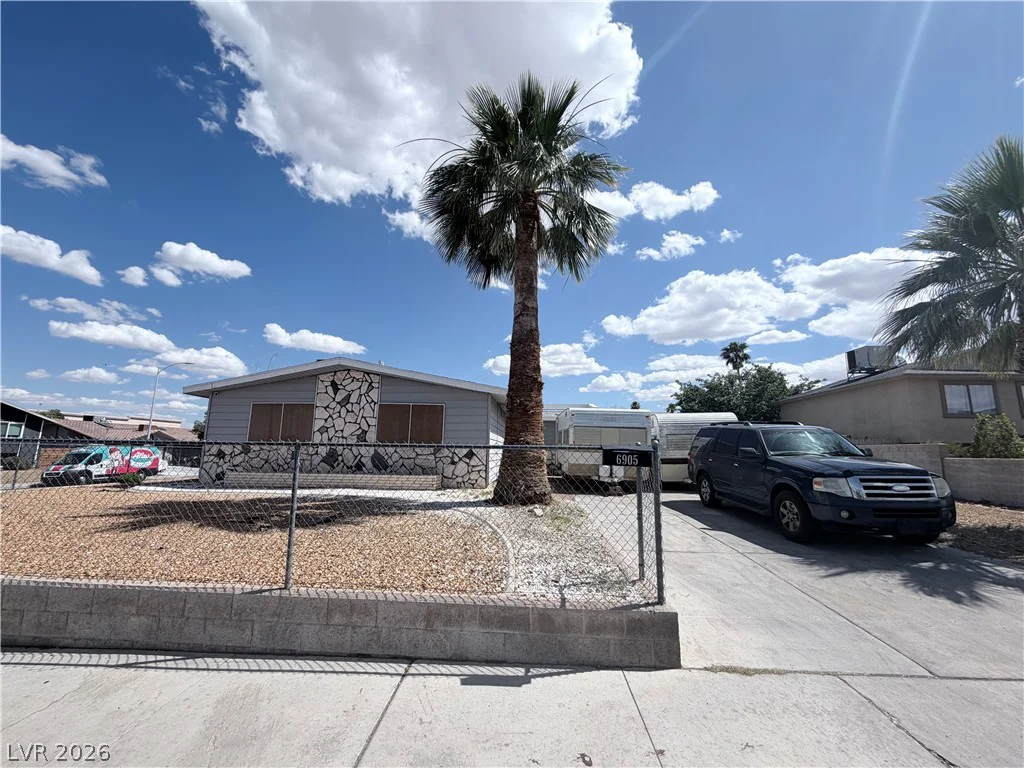 6905 Vivian, Las Vegas, NV 89145