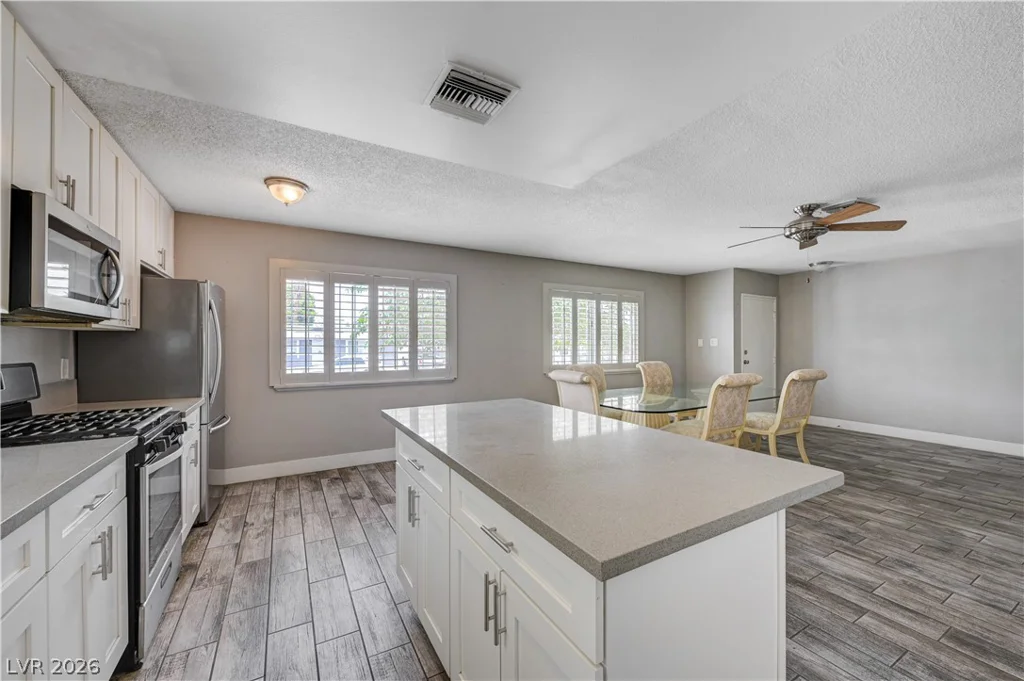 6261 Newville, Las Vegas, NV 89103