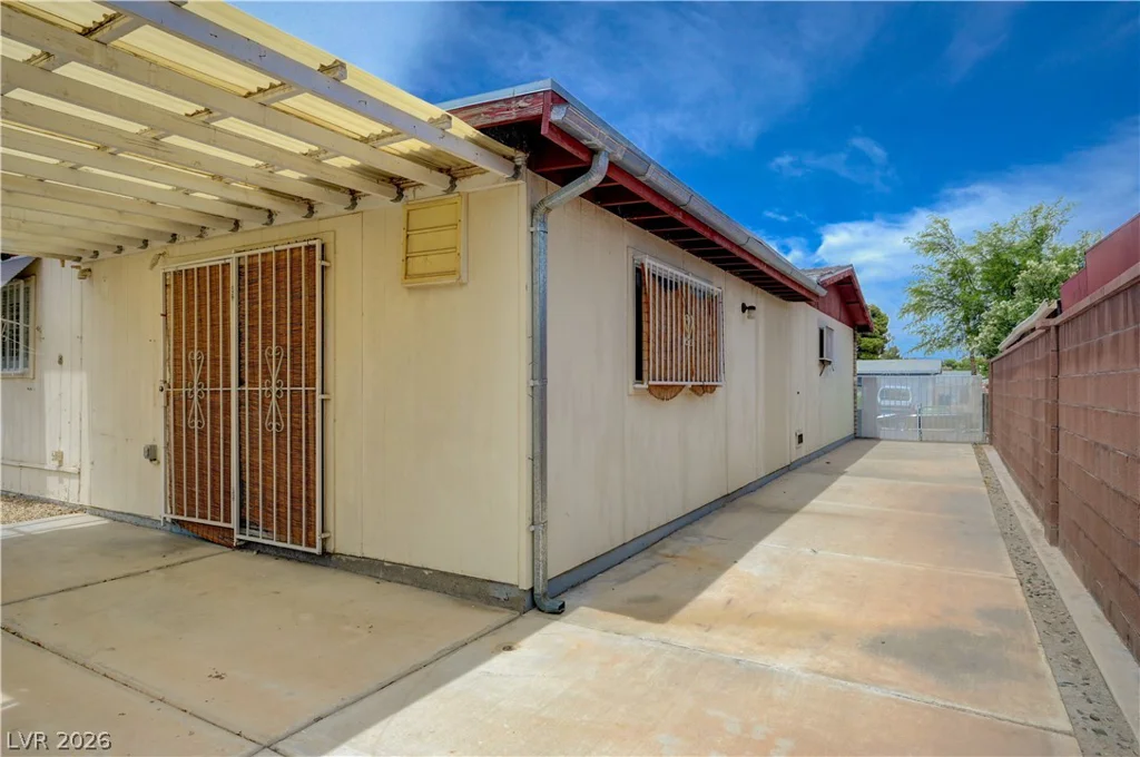 6261 Newville, Las Vegas, NV 89103