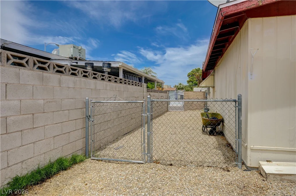 6261 Newville, Las Vegas, NV 89103