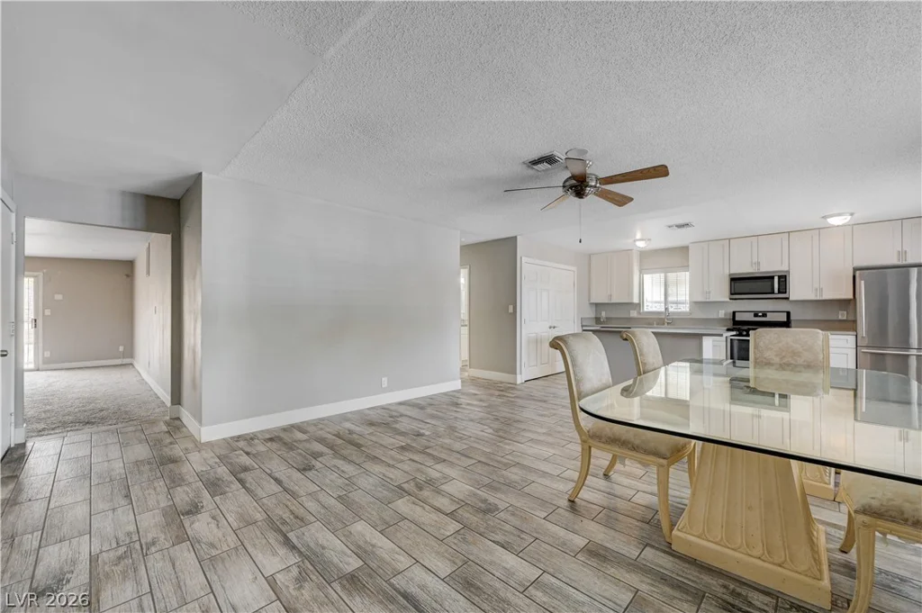 6261 Newville, Las Vegas, NV 89103