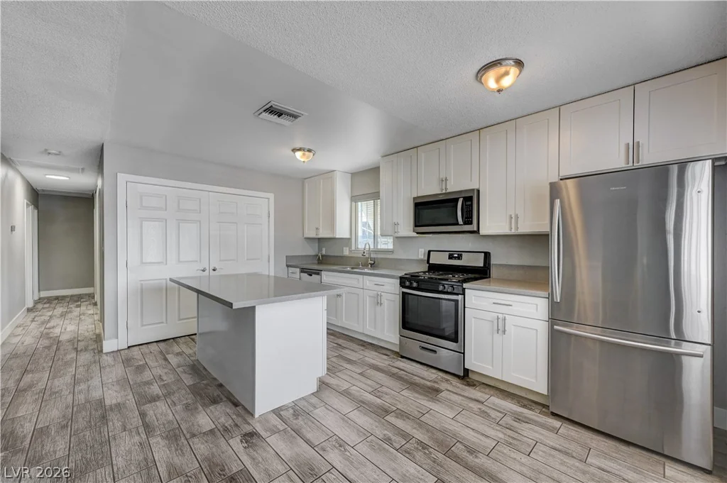 6261 Newville, Las Vegas, NV 89103