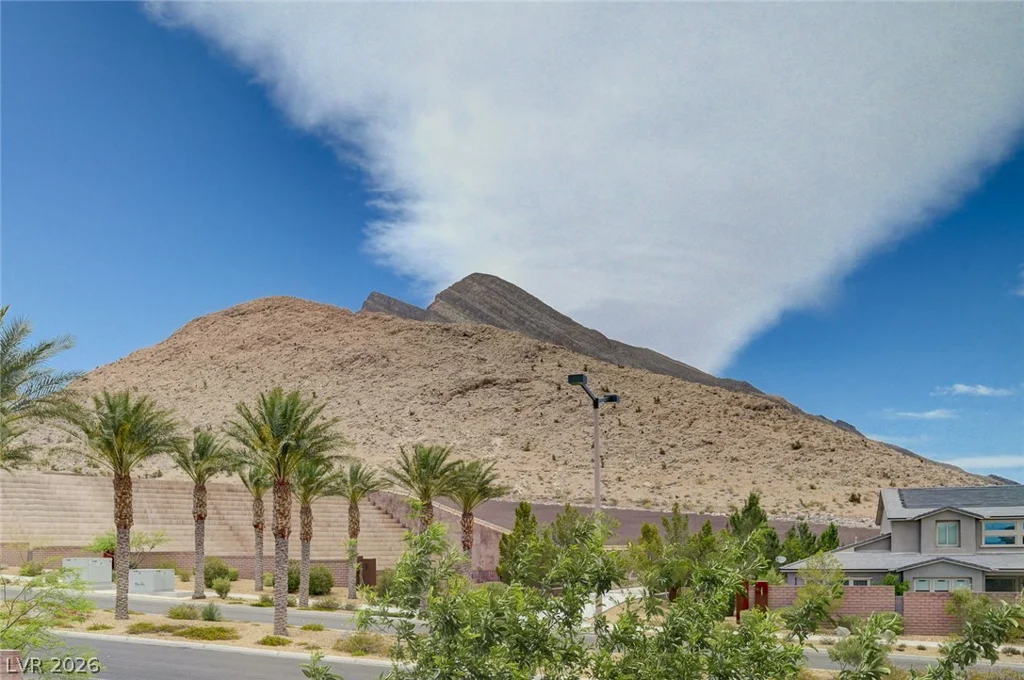 2557 Iron Crest, Las Vegas, NV 89138