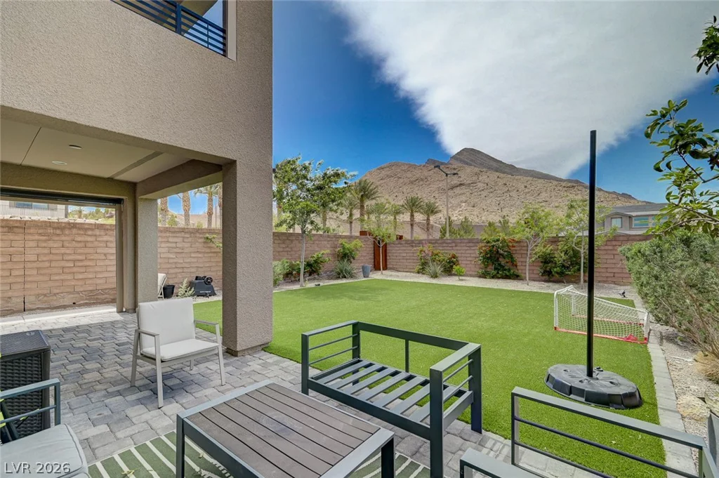 2557 Iron Crest, Las Vegas, NV 89138