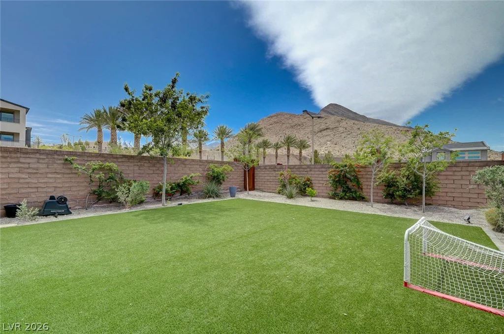 2557 Iron Crest, Las Vegas, NV 89138