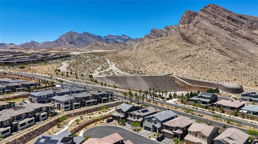 2557 Iron Crest, Las Vegas, NV 89138