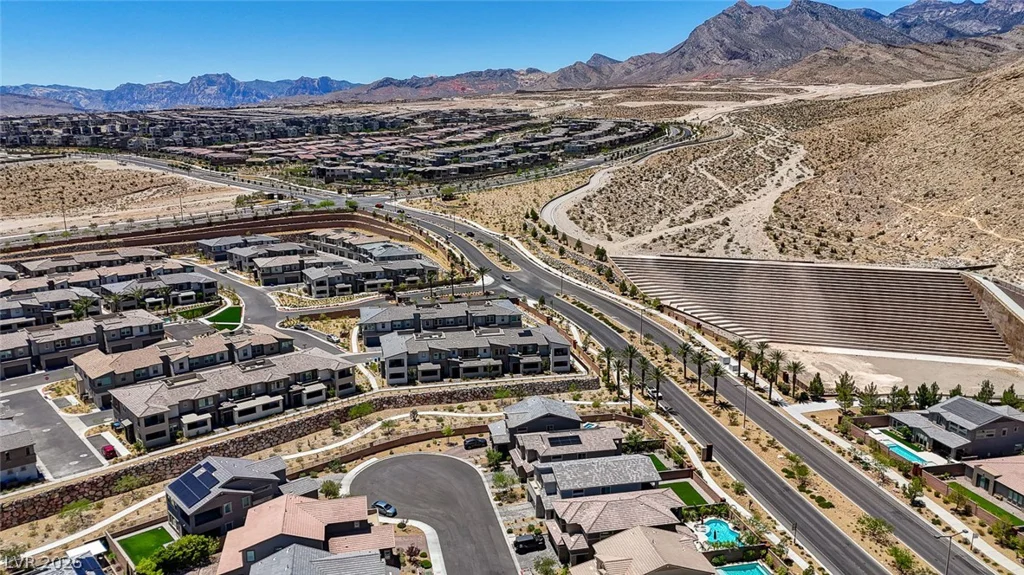 2557 Iron Crest, Las Vegas, NV 89138
